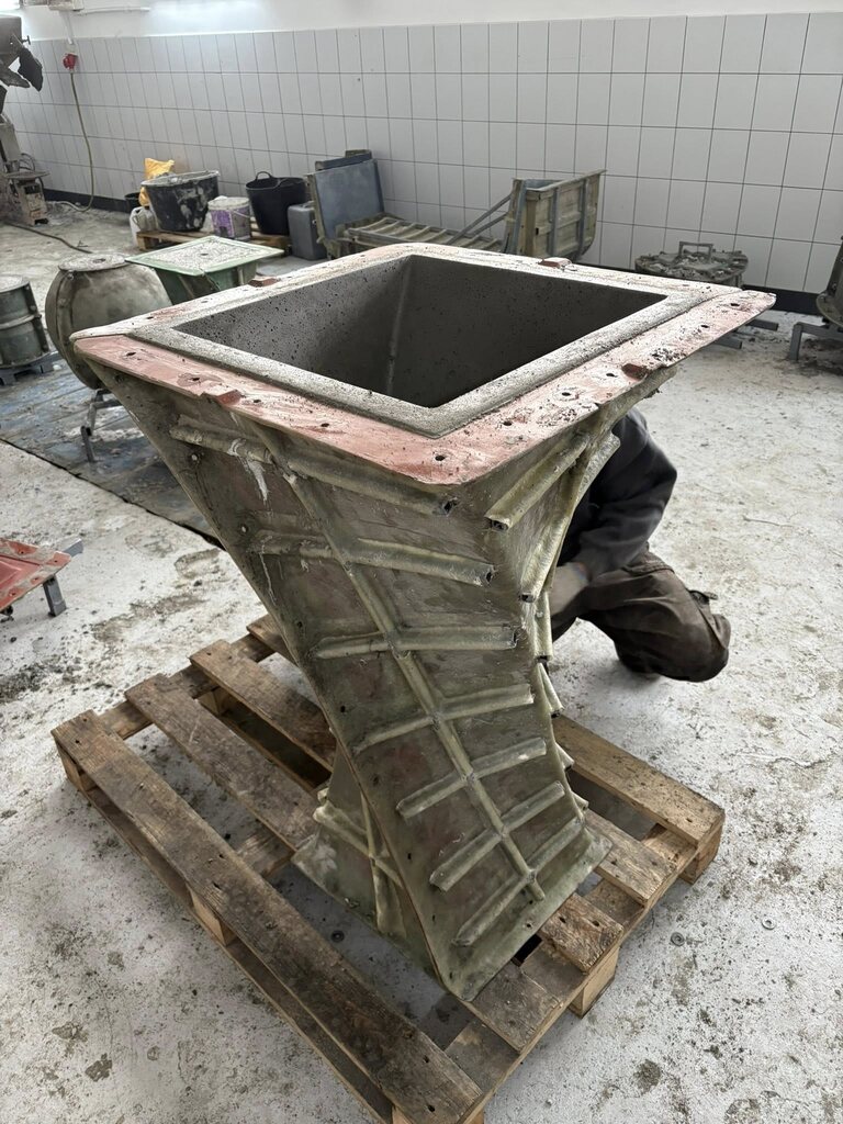 Powstaje coś wyjątkowego… PREMIUM betonowa donica prosto z naszej pracowni!