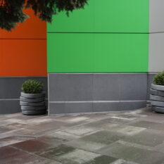 betonowe donice budowane z elementów na określoną wysokość