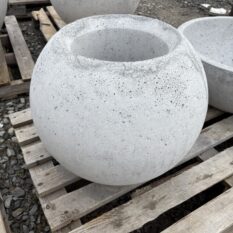 Ciężka donica z betonu architektonicznego produkowana ręcznie