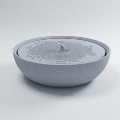 Betonowa fontanna w kolorze szarym