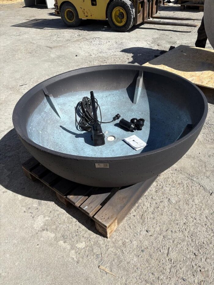 Betonowa fontanna Vienna XL (7) Betonowa fontanna Vienna XL (7)